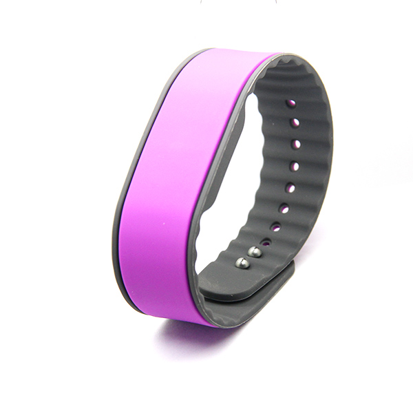 China Cheap Silicone NTAG 215 NFC Wristband Manufacturer