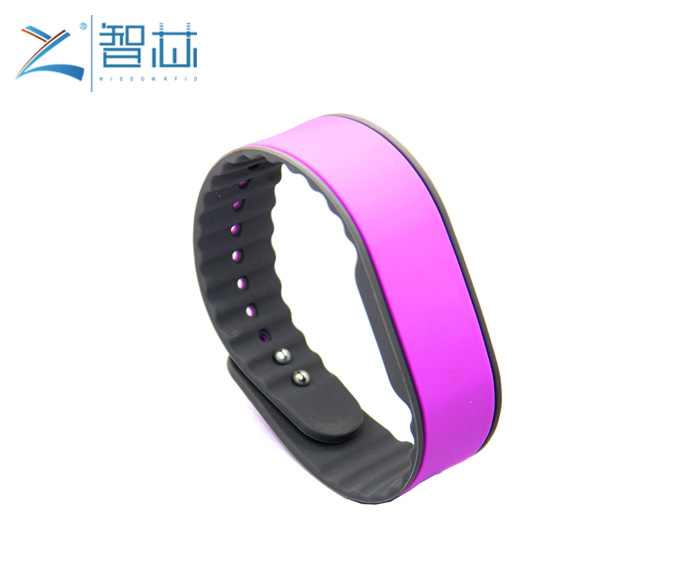 China Cheap Silicone NTAG 215 NFC Wristband Manufacturer 